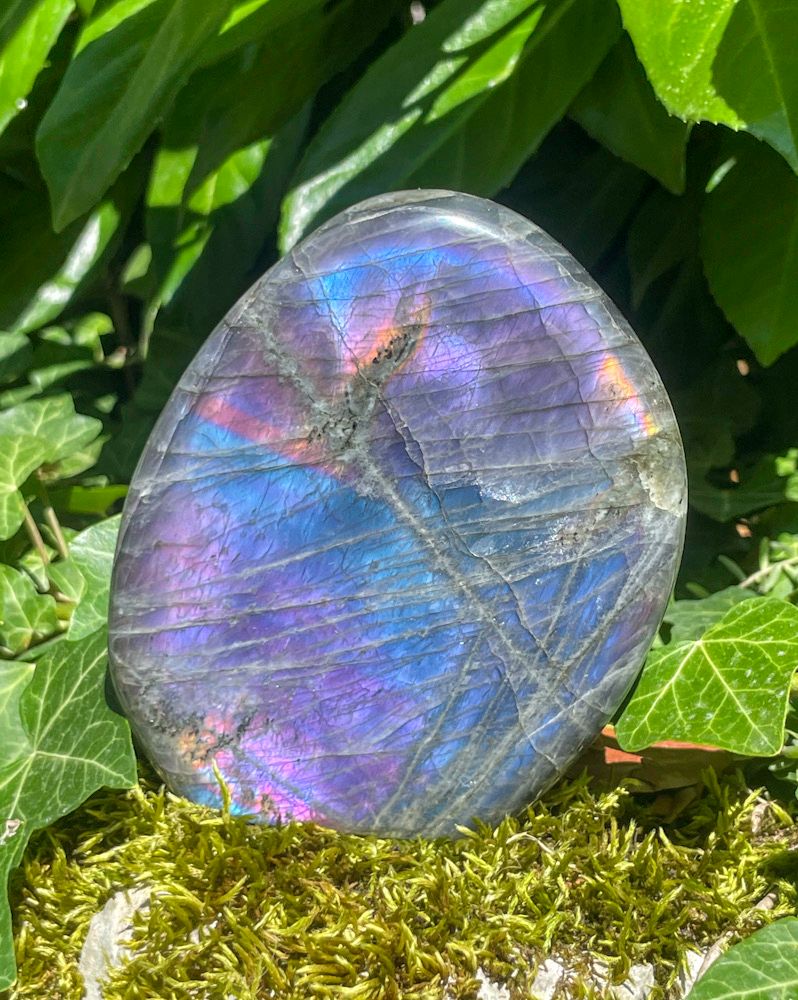 Menhir en Labradorite violette