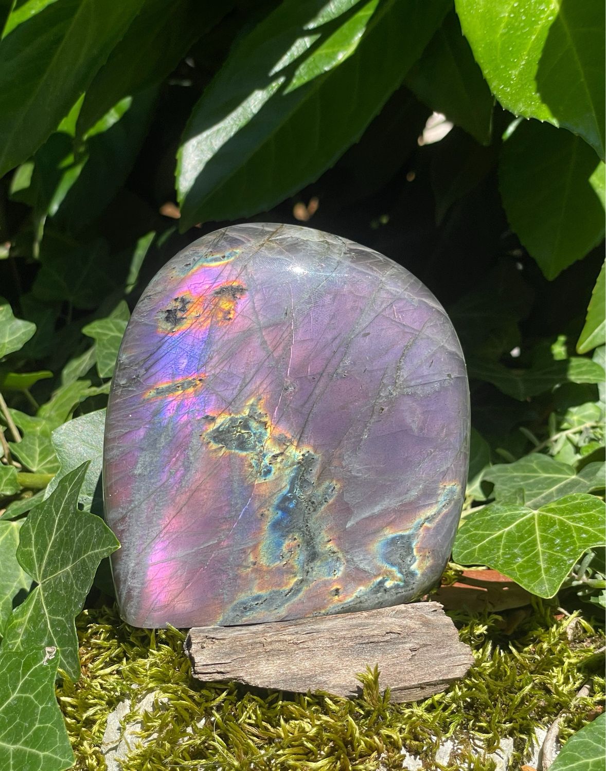 Menhir en Labradorite violette