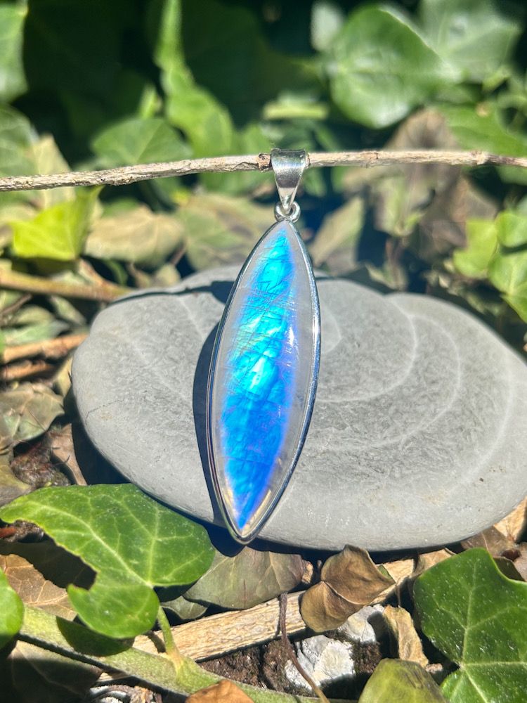 Pendentif en Pierre de lune arc-en-ciel