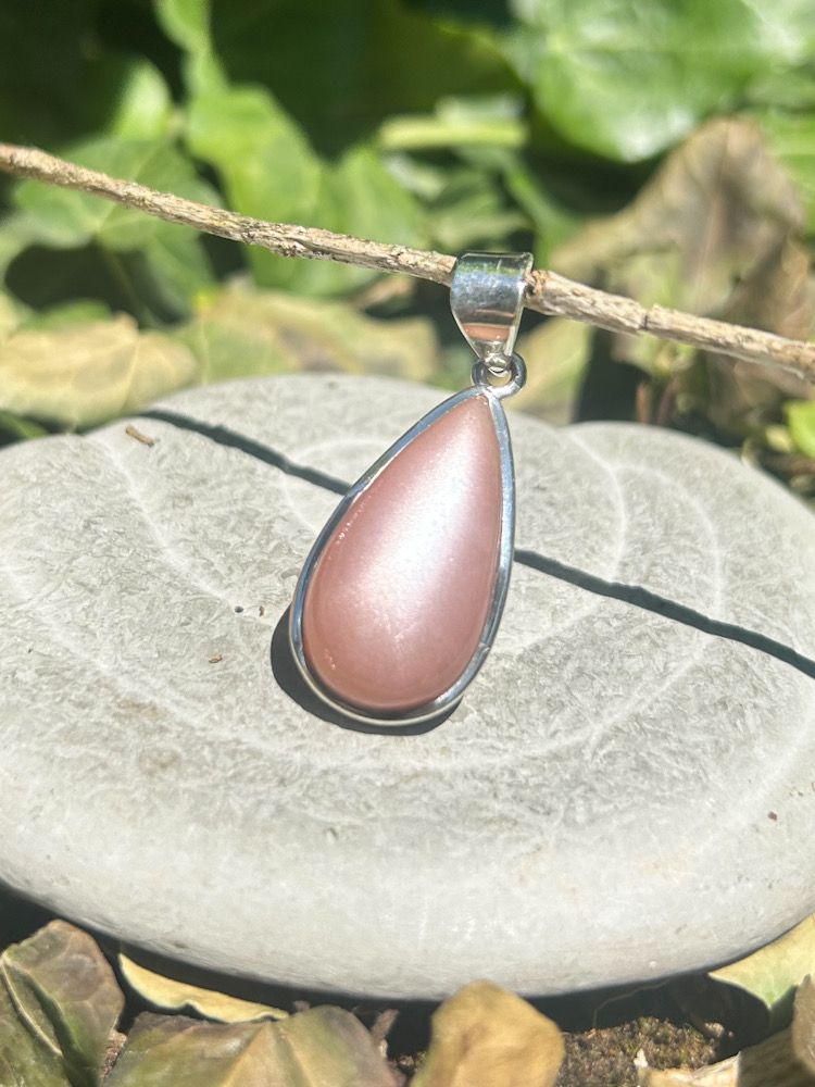 Pendentif en Pierre de lune orangée
