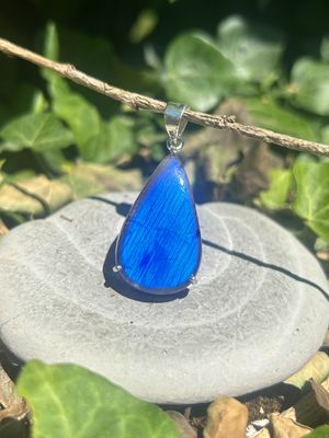 Pendentif en Labradorite bleue