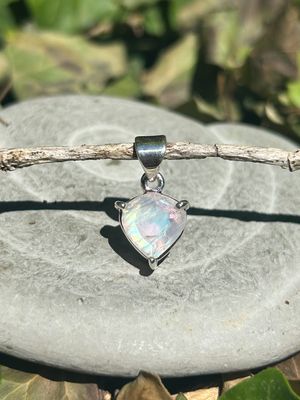 Pendentif en Pierre de lune blanche facettée