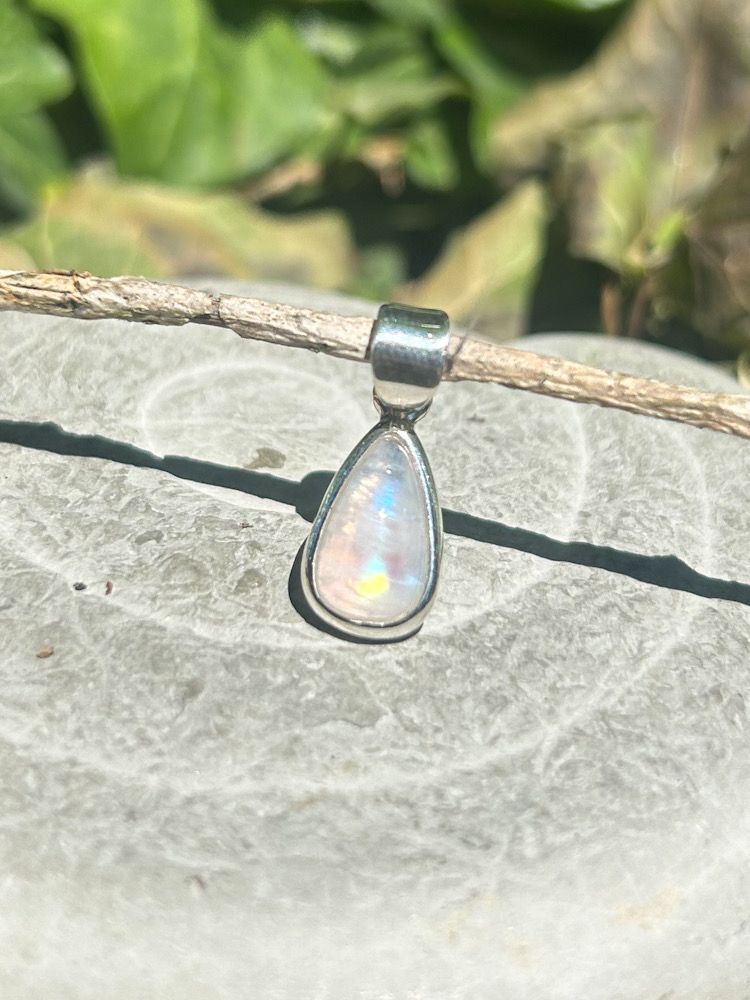 Pendentif en Pierre de lune blanche