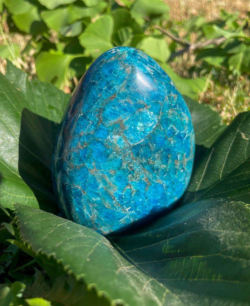 Menhir en Apatite bleue