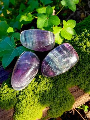Fluorite arc-en-ciel roulée