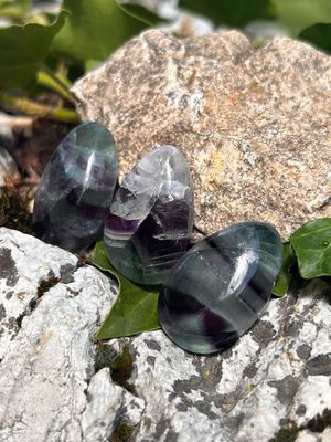 Fluorite arc-en-ciel percée