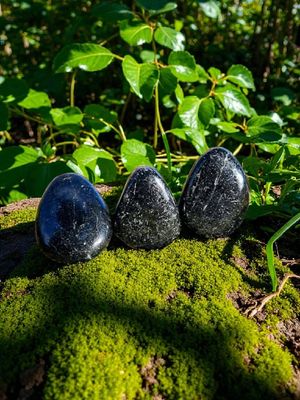 Tourmaline noire percée