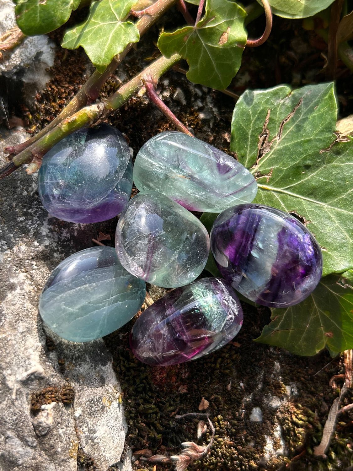 Fluorite arc-en-ciel roulée