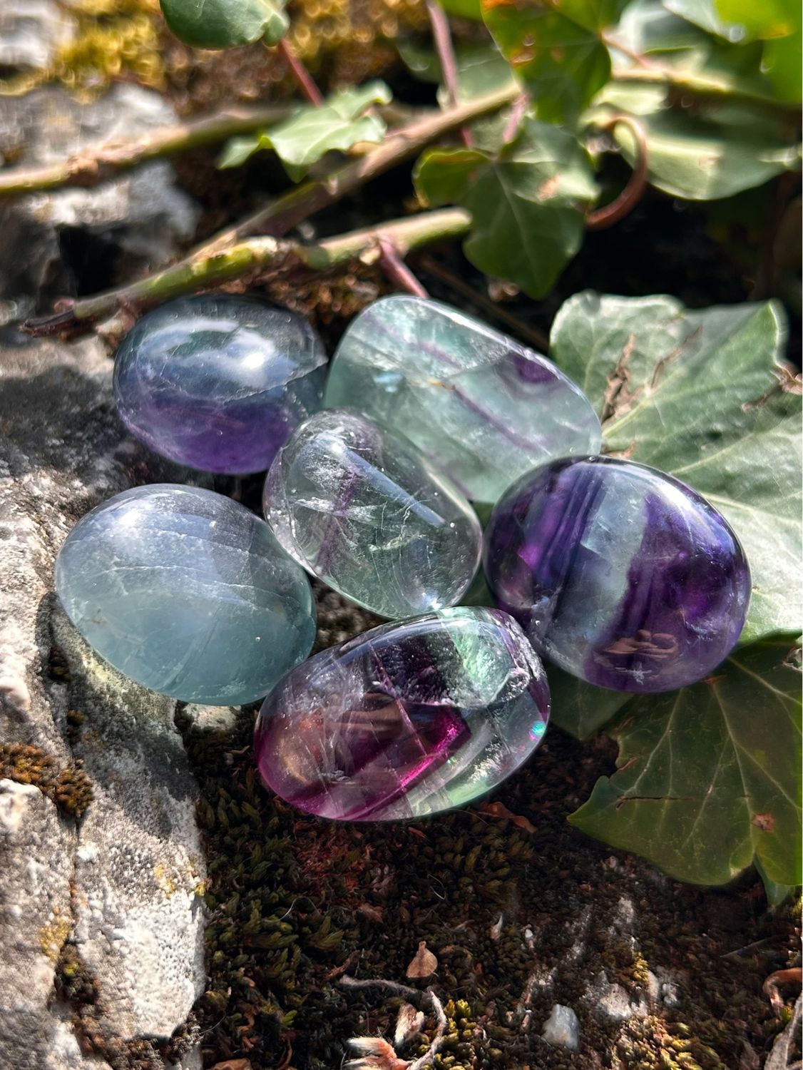 Fluorite arc-en-ciel roulée