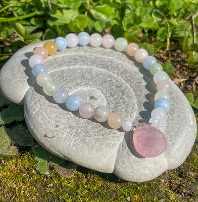 Bracelet en Beryl avec goutte en quartz rose