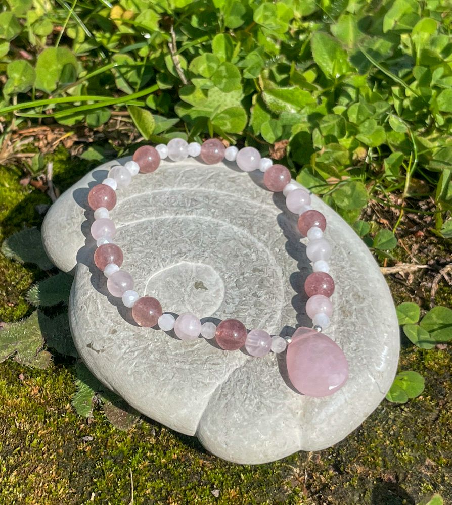 Bracelet en Quartz rose, quartz fraise et pierre de lune blanche
