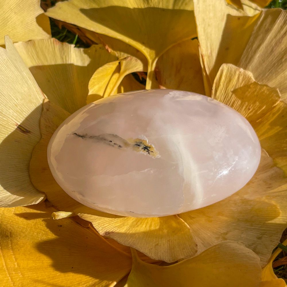 Galet en Mangano-Calcite