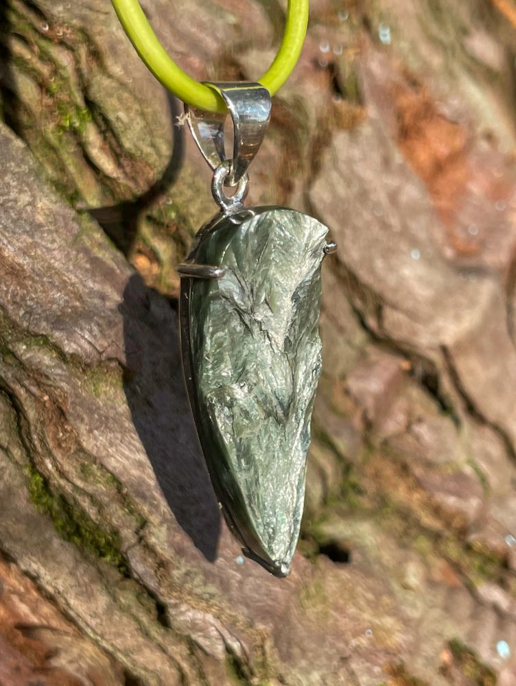 Pendentif en Séraphinite brute