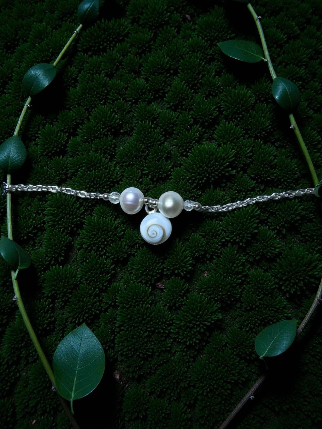 Bracelet en Pierre de lune blanche, perle d&#39;eau douce et Oeil de Saint-Lucie &quot;Douceur, protection et féminité&quot;