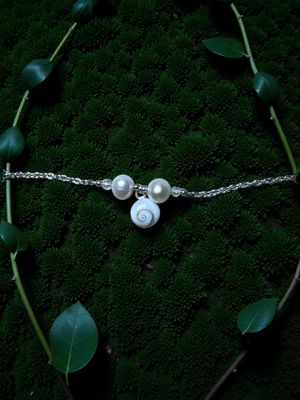 Bracelet en Pierre de lune blanche, perle d'eau douce et Oeil de Saint-Lucie "Douceur, protection et féminité"