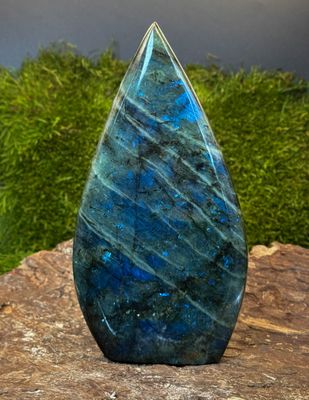 Menhir pointe en Labradorite