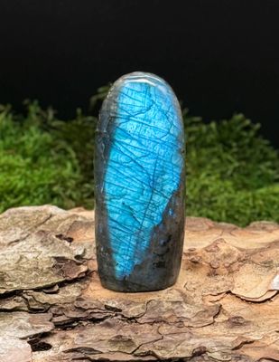 Menhir en Labradorite