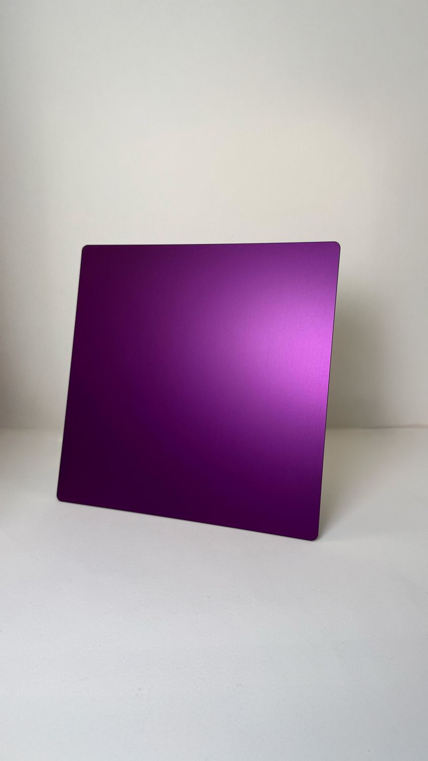 Plaque Tesla violette grande