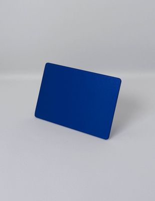 Plaque Tesla bleue indigo, format carte de crédit