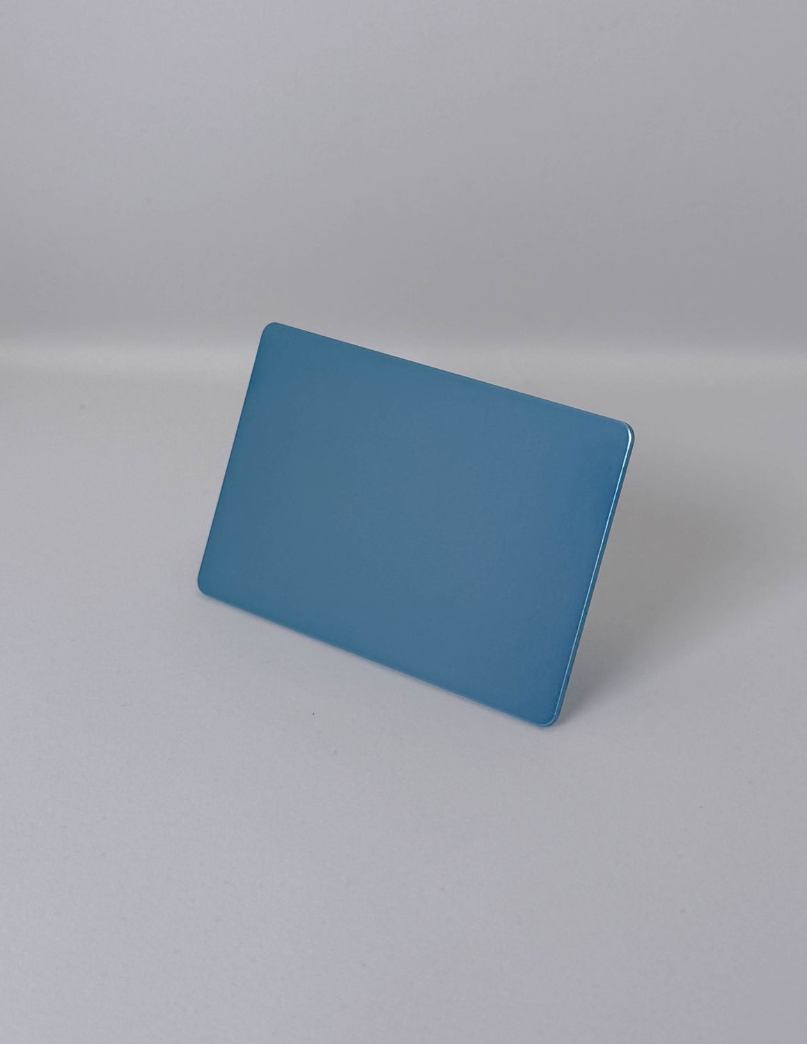 Plaque Tesla bleue claire format carte de crédit