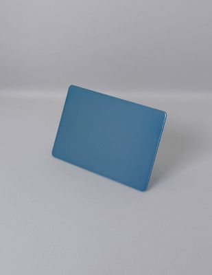 Plaque Tesla bleue claire format carte de crédit