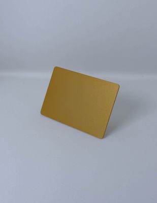 Plaque Tesla jaune-or, format carte de crédit