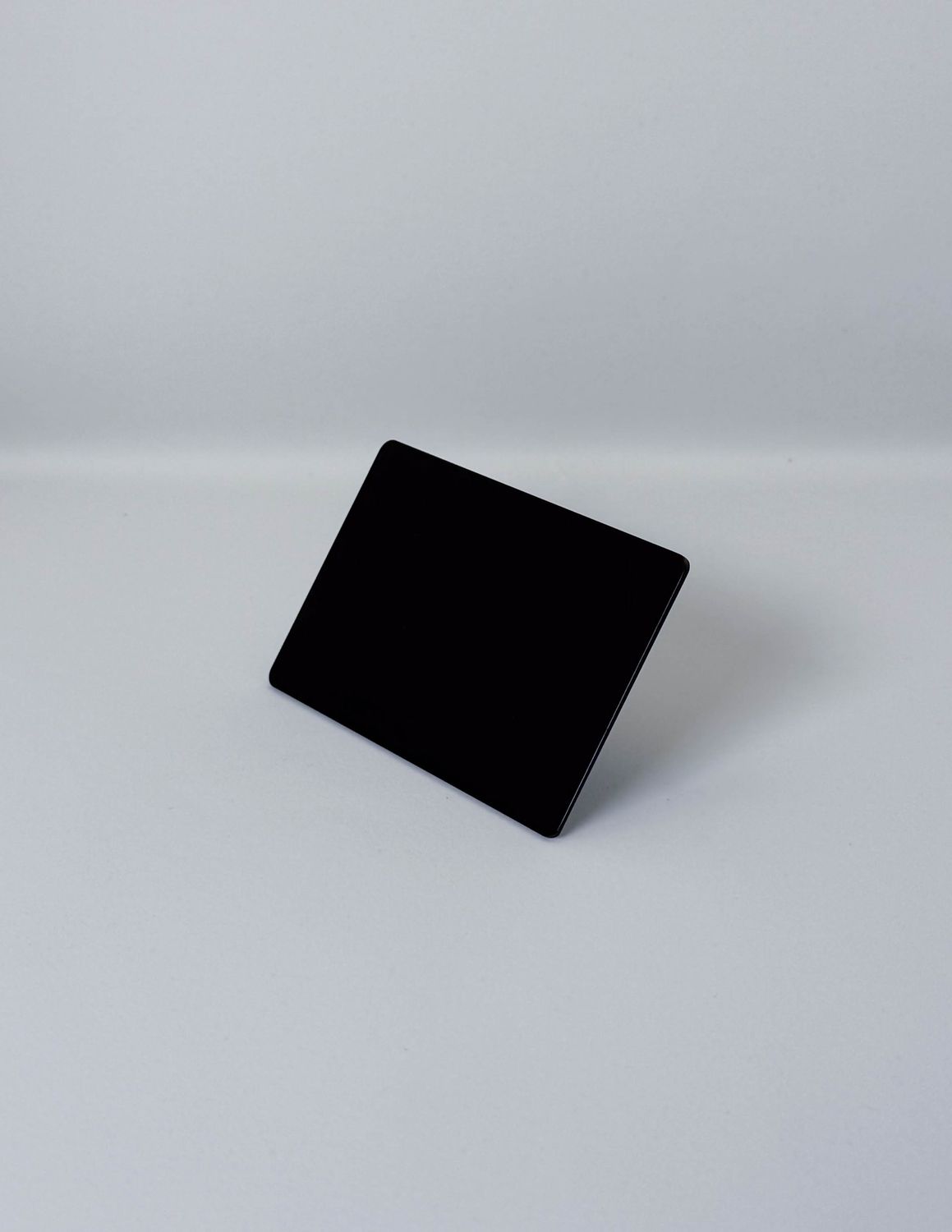 Plaque Tesla noire format carte de crédit