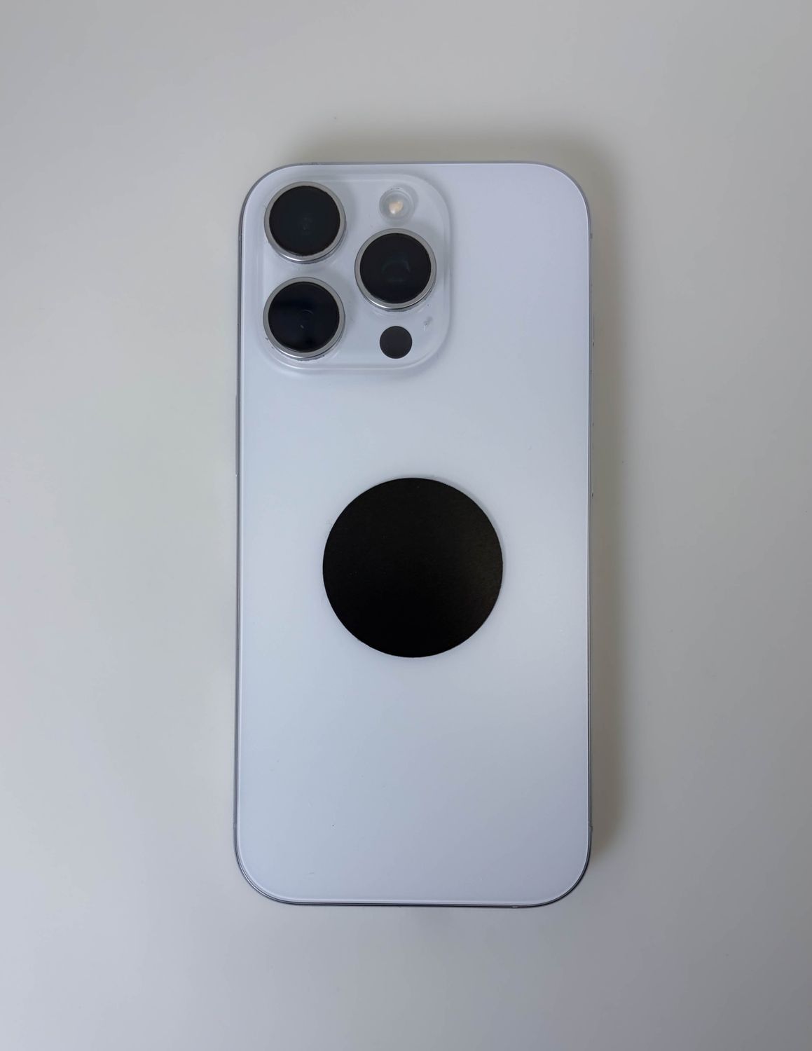 Puce Tesla ronde noire autocollante pour portable, 3,6 cm Puce Tesla ronde noire autocollante pour portable, 3,6 cm