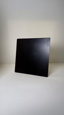 Plaque Tesla noire grande