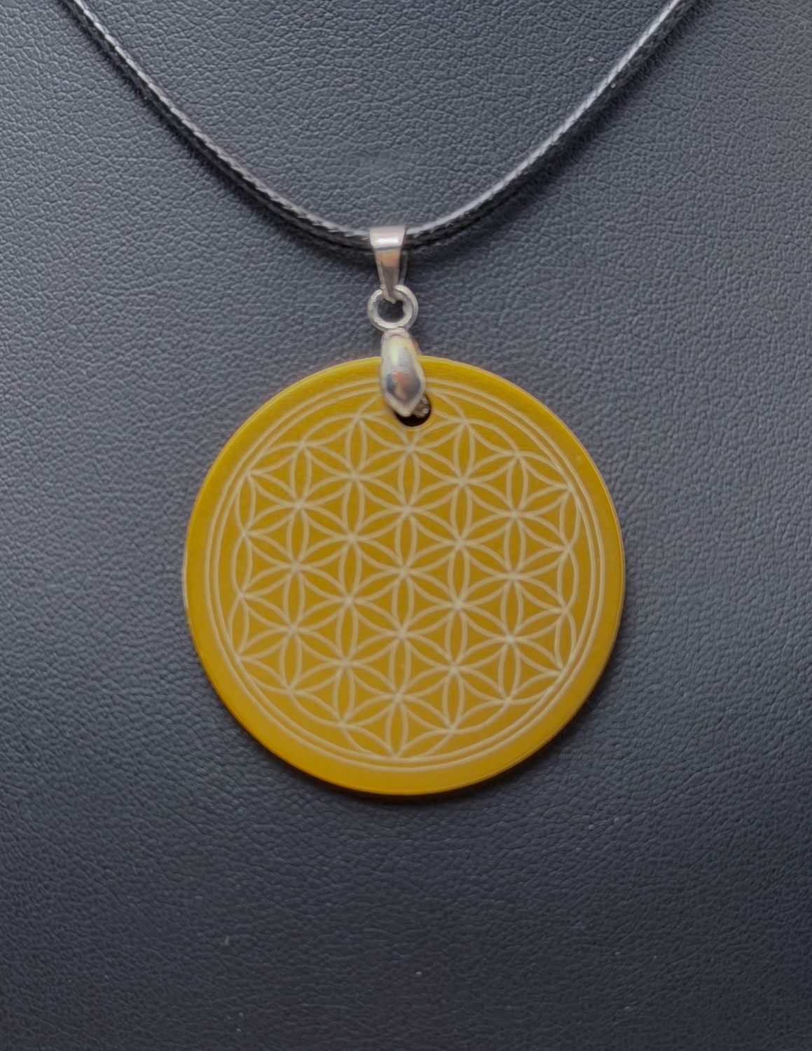 Pendentif plaque Tesla Fleur de vie jaune or