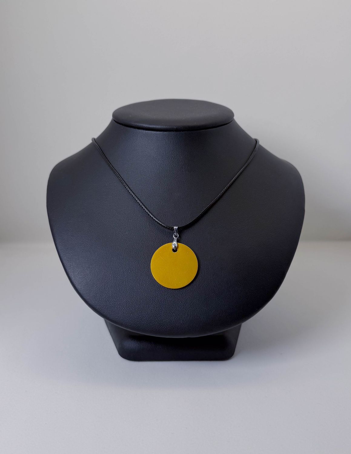 Pendentif plaque Tesla jaune