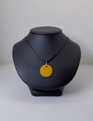 Pendentif plaque Tesla jaune