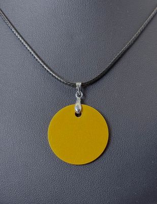 Pendentif plaque Tesla jaune