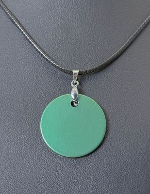 Pendentif plaque Tesla vert