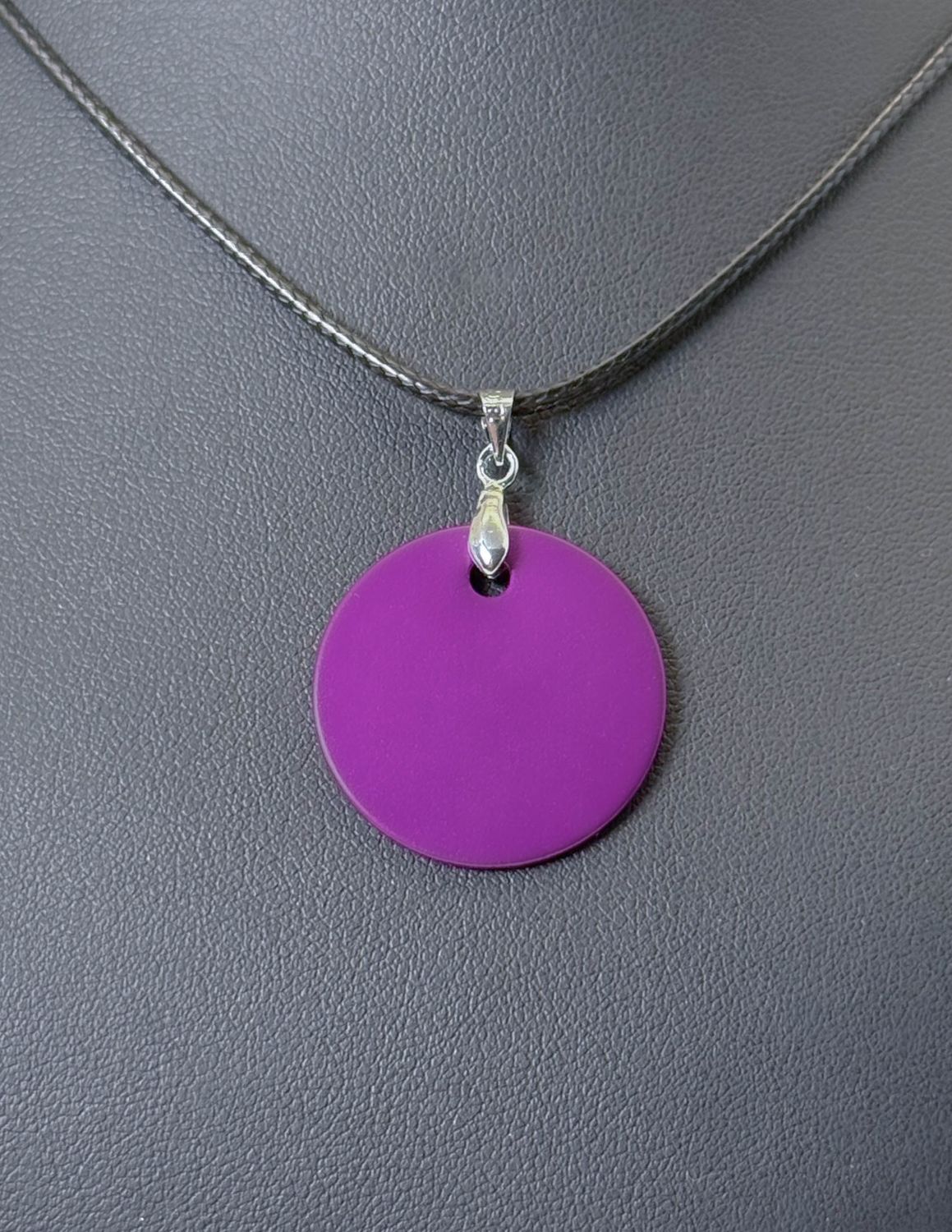 Pendentif plaque Tesla violet pourpre
