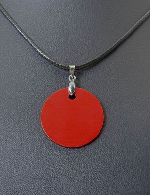 Pendentif plaque Tesla rouge