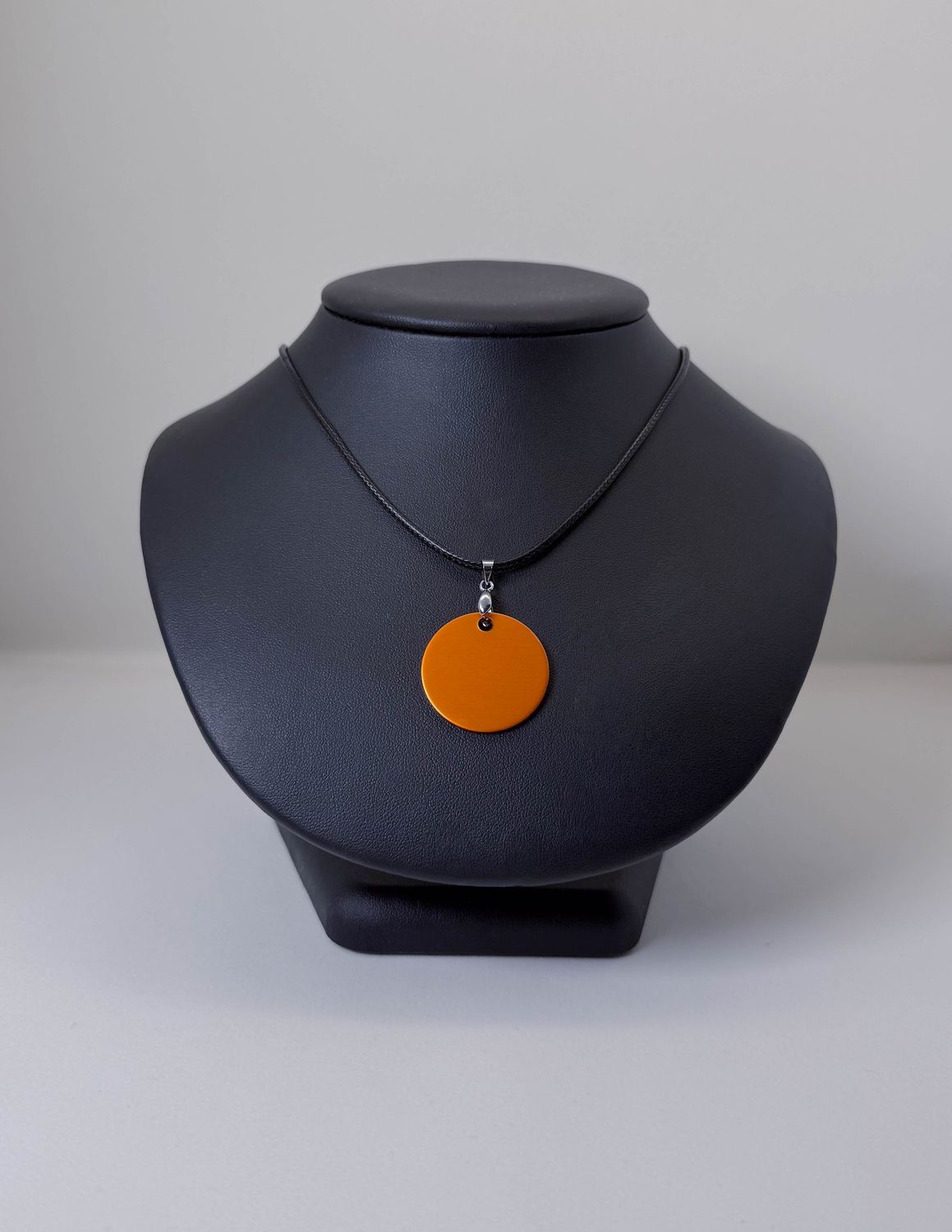 Pendentif plaque Tesla orange