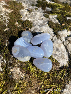 Calcédoine bleue roulée