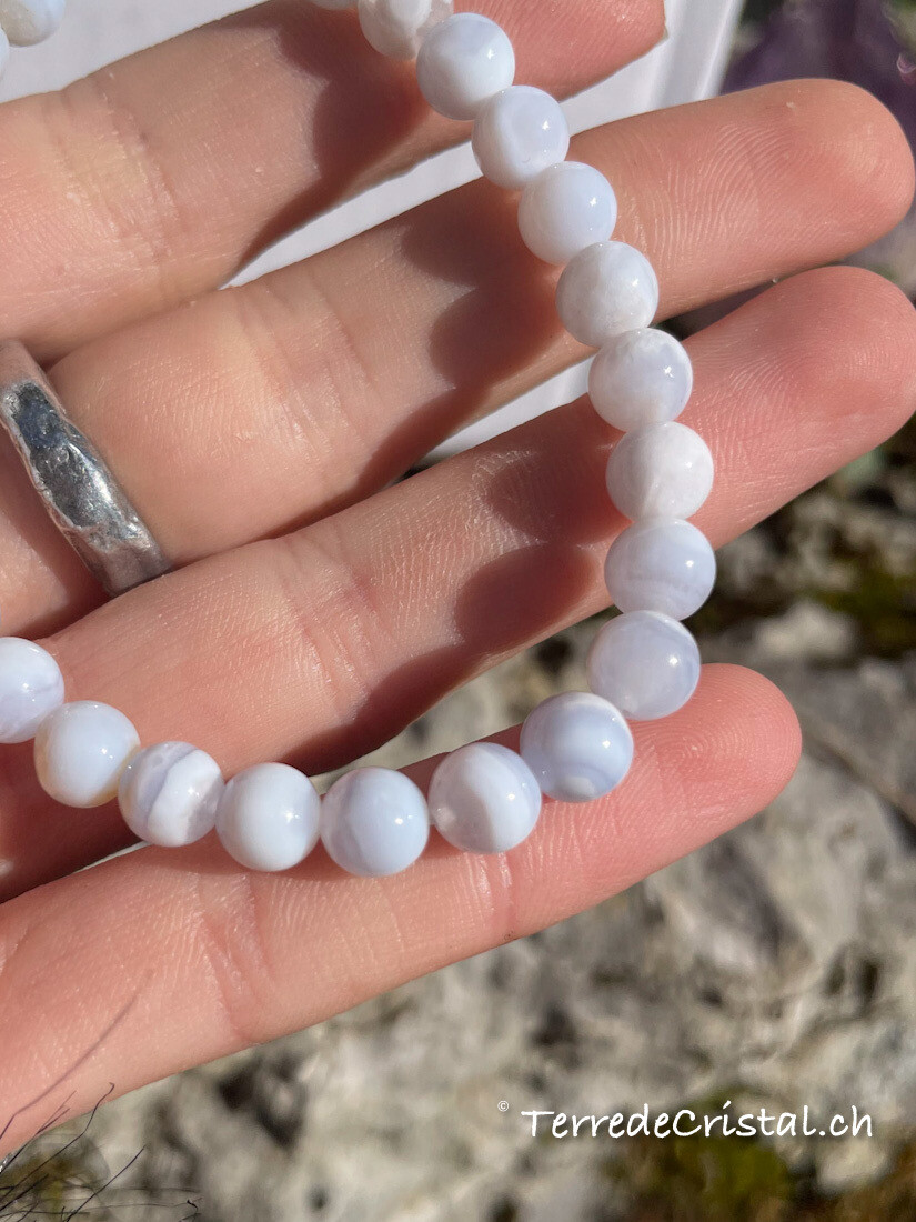 Bracelet en Calcédoine bleue 6 mm