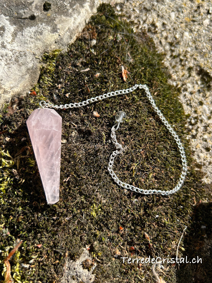 Pendule hexagonal en Quartz rose