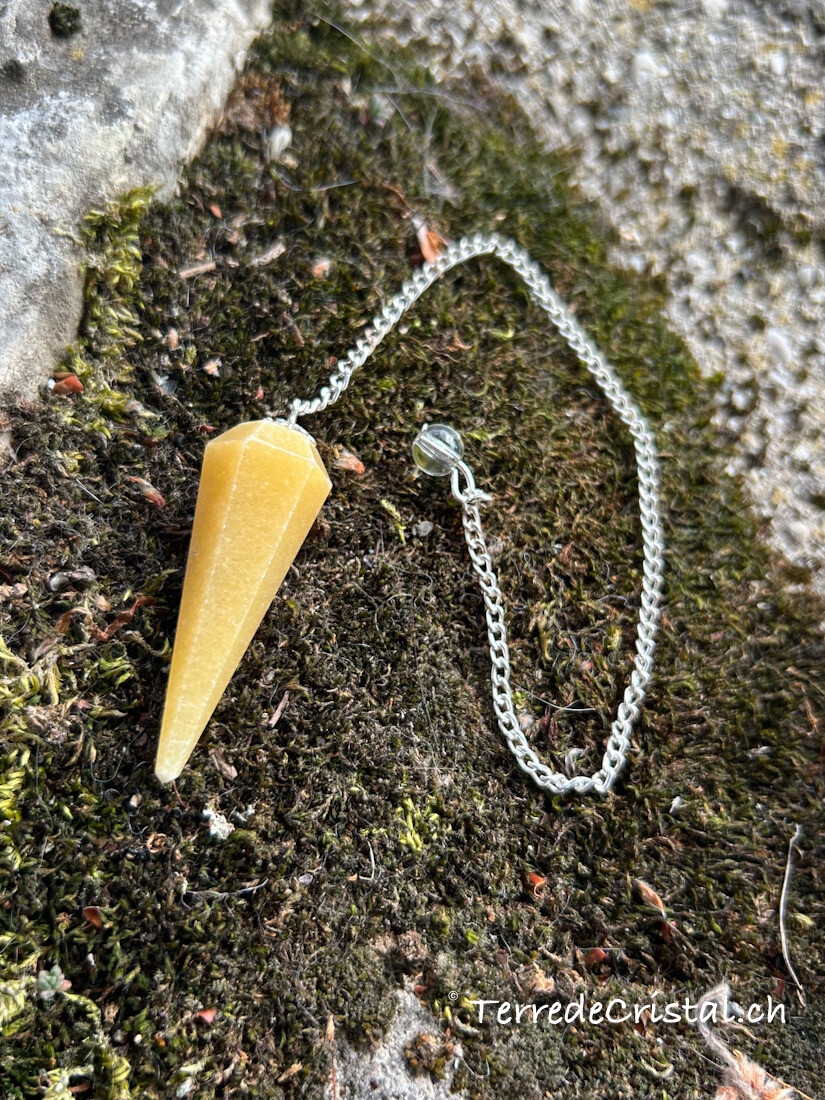 Pendule hexagonal en Calcite jaune