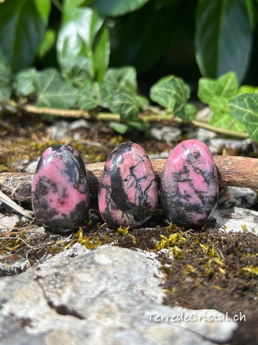 Rhodonite percée
