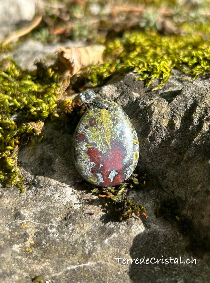 Pendentif en Jaspe sang de dragon