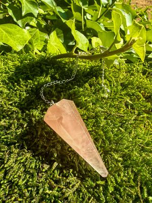 Pendule hexagonal en Quartz rose