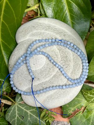 Rang de Calcédoine bleue facettée 3 mm
