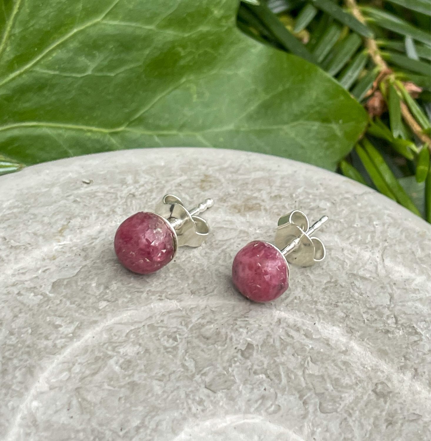 Clous d'oreilles en Rhodonite