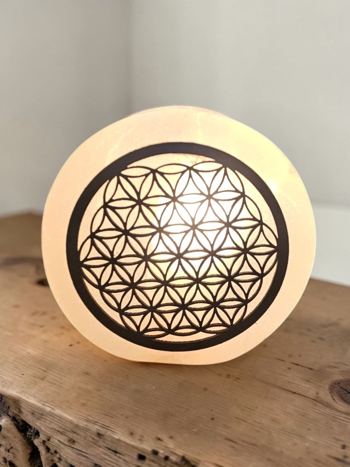Lampe en Sélénite ronde Fleur de vie