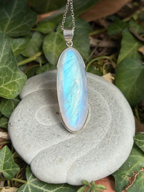 Pendentif en Pierre de lune blanche