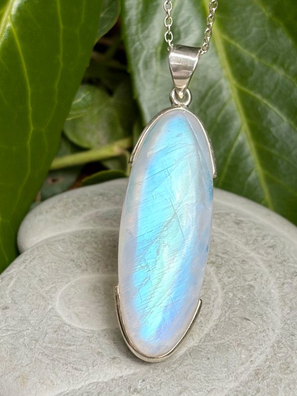 Pendentif en Pierre de lune blanche