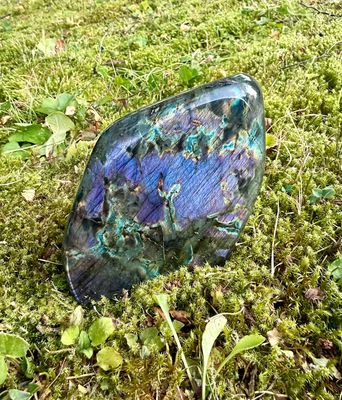 Menhir en Labradorite violette